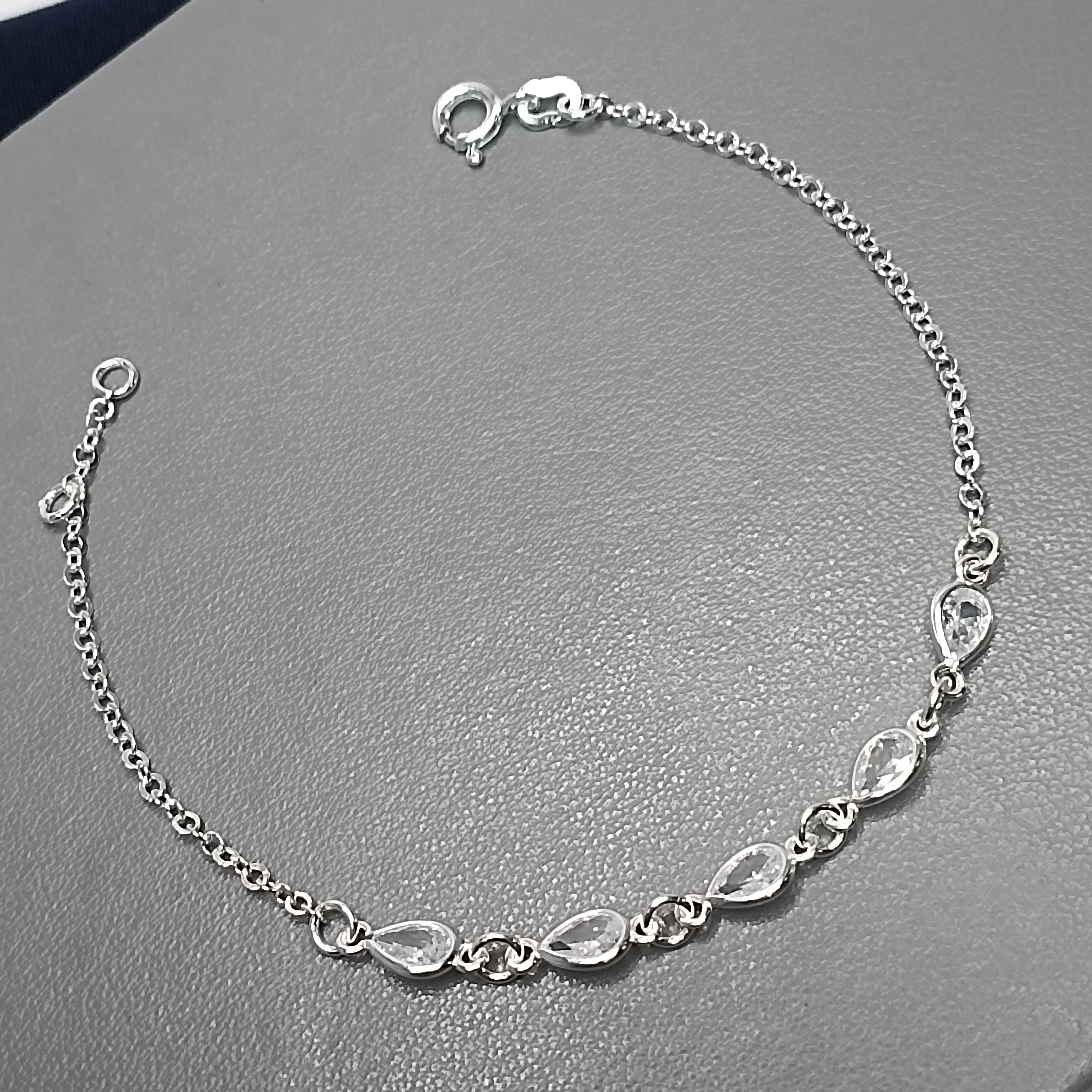 Pulseira De Prata 5 Zirconias Gota Meio Cod:PU-51