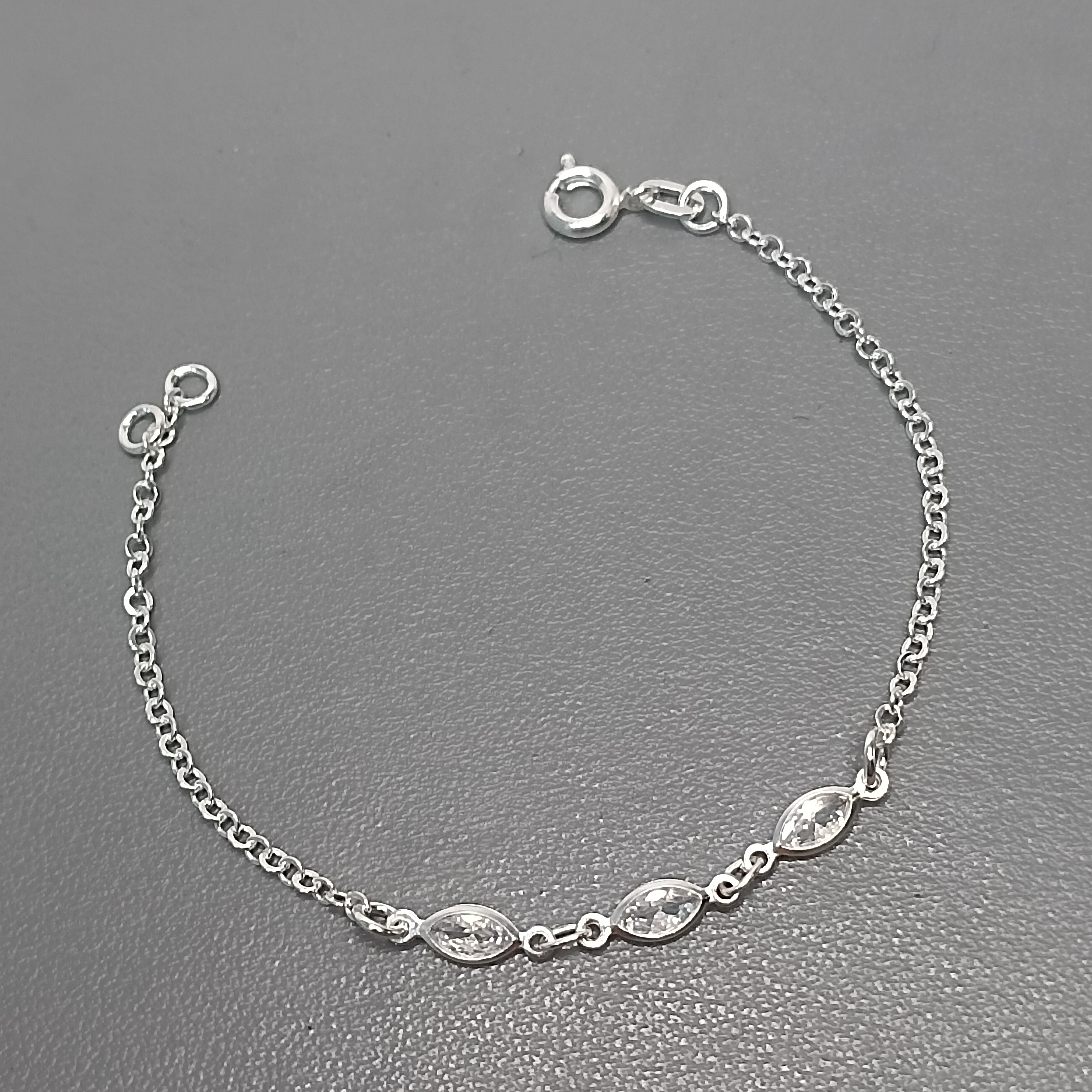 Pulseira De Prata Infantil 3 Zirconia Navete Meio Cod:PUI-17