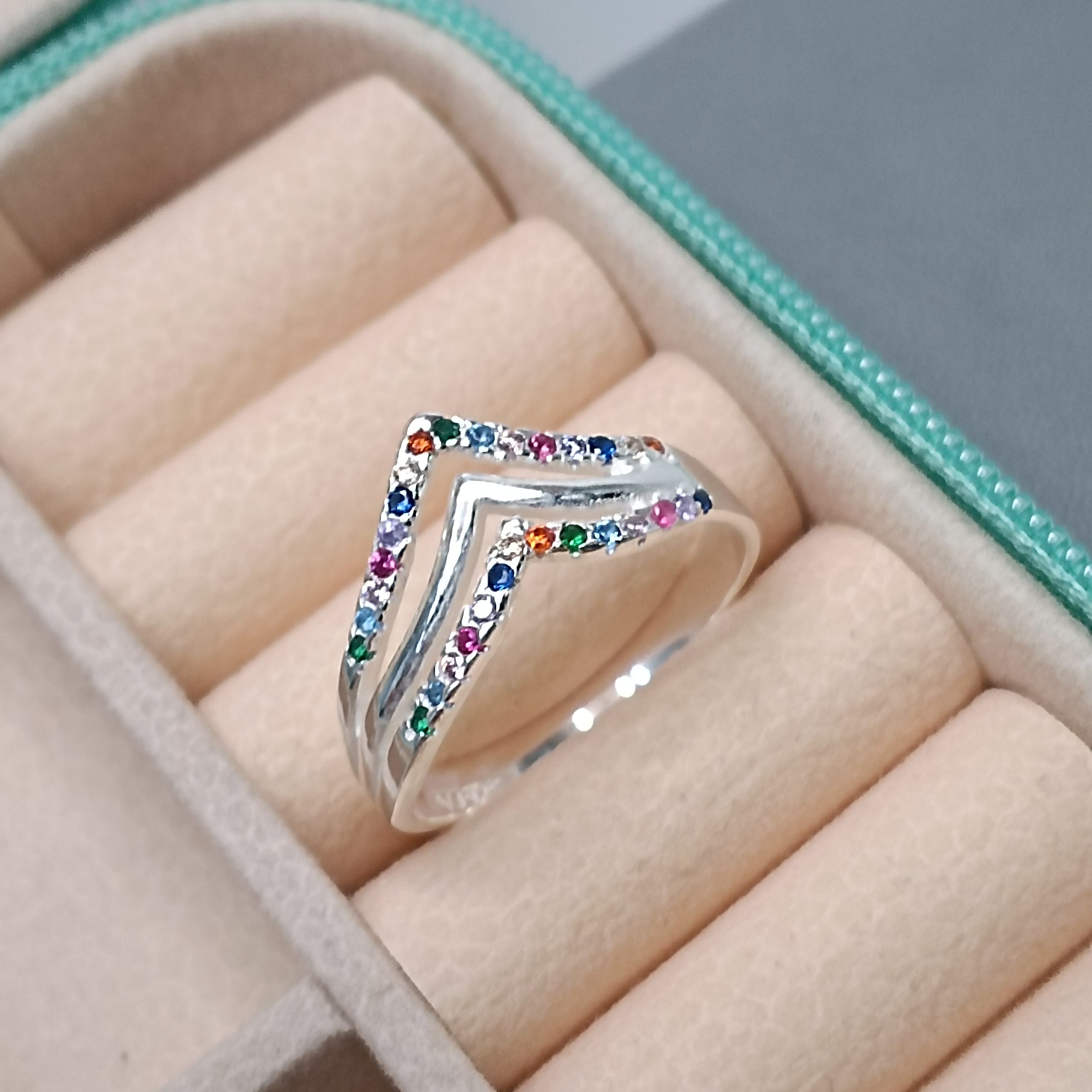 Anel De Prata Tri V 2 Fios Zirconia Color 1 Fio liso Cod:ANI-01 (Ref:2327)