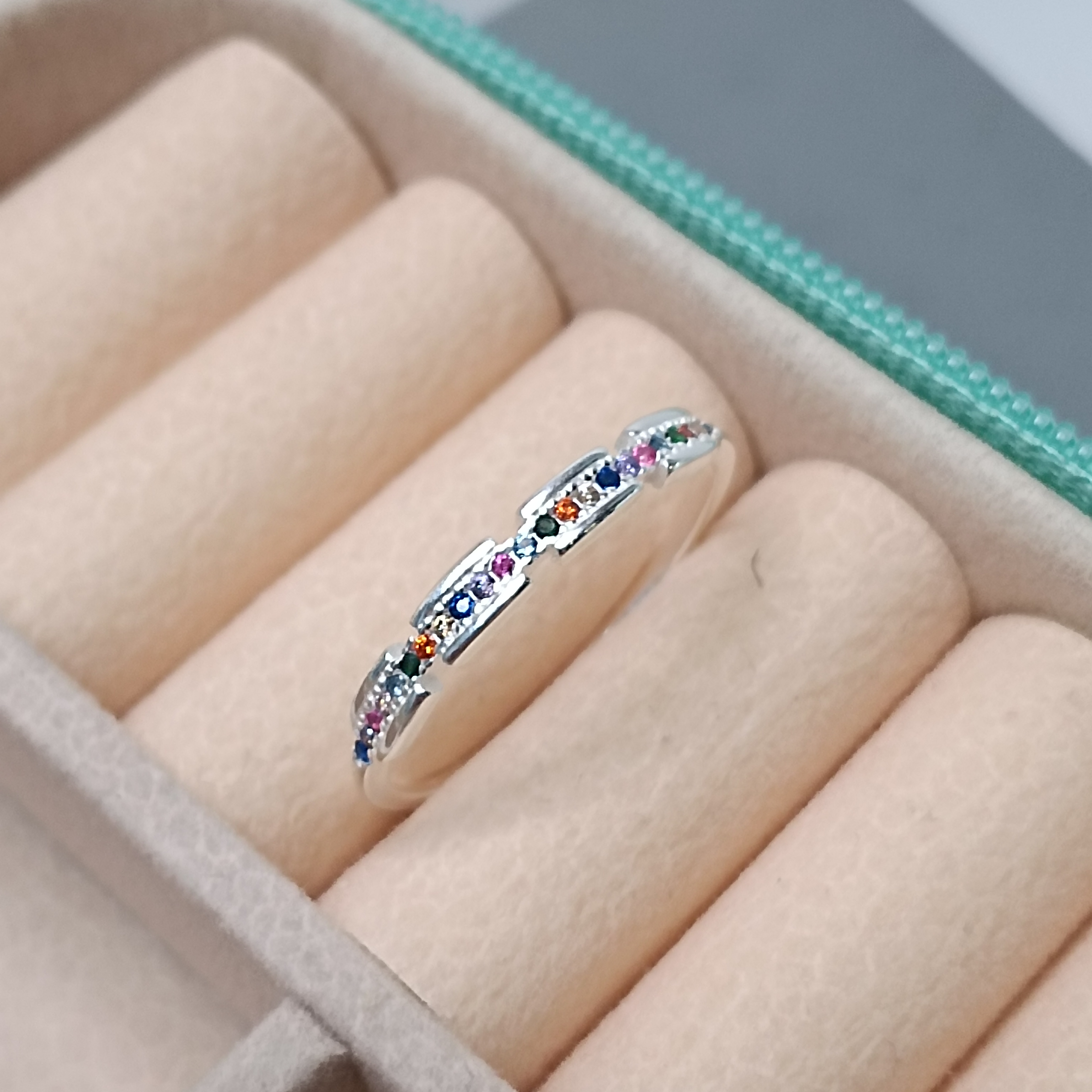 Meia Aliança De Prata 4 Retangulos Com Zirconias Color Cod:ANI-53 (Ref:2289)