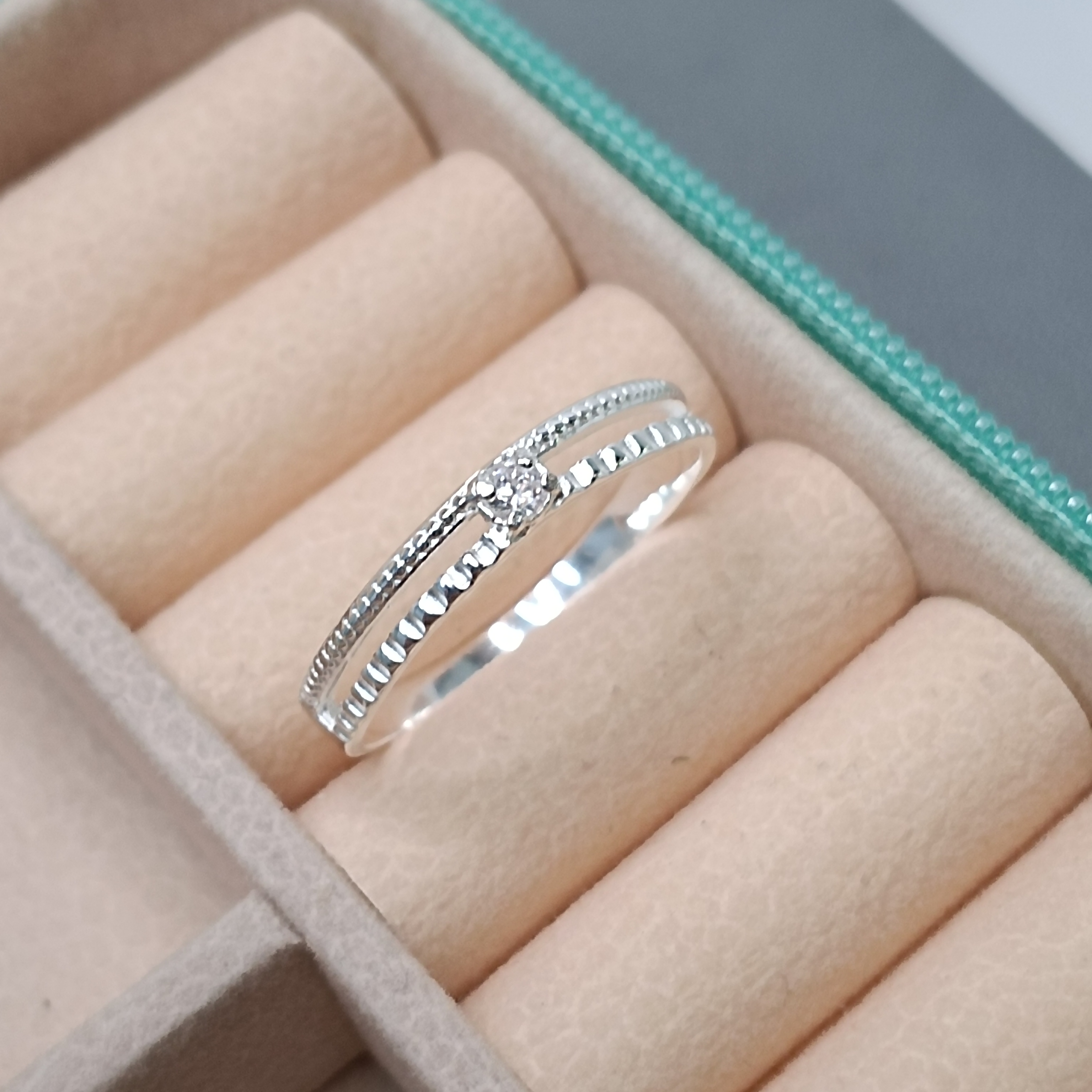 Anel De Prata Duplo Vazado Aro Trabalhado Com Zirconia Meio Cod:ANI-52 (Ref:2362)