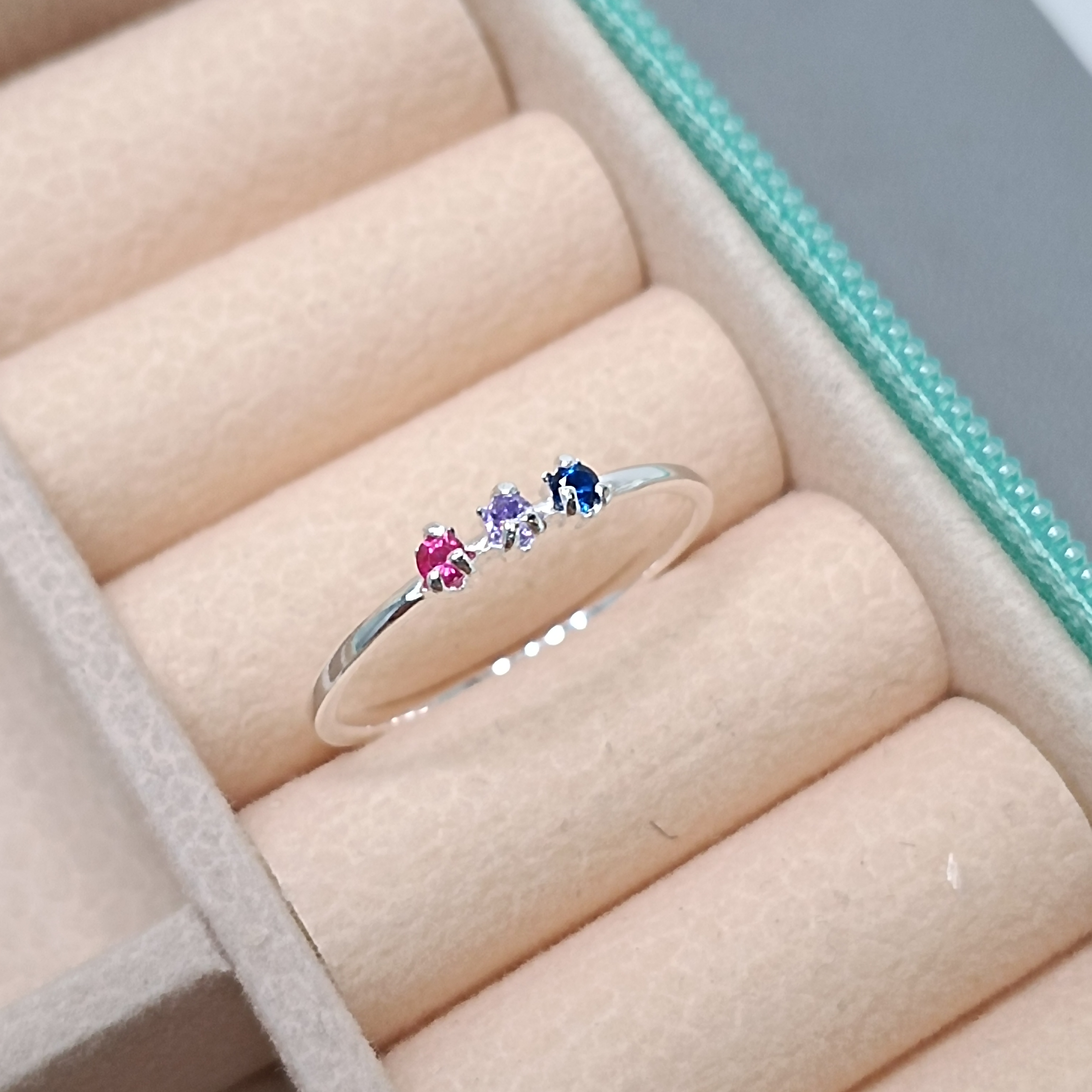 Anel De Prata 3 Com Zirconias Pequena Color ALR Cod:ANI-45 (Ref:2279)