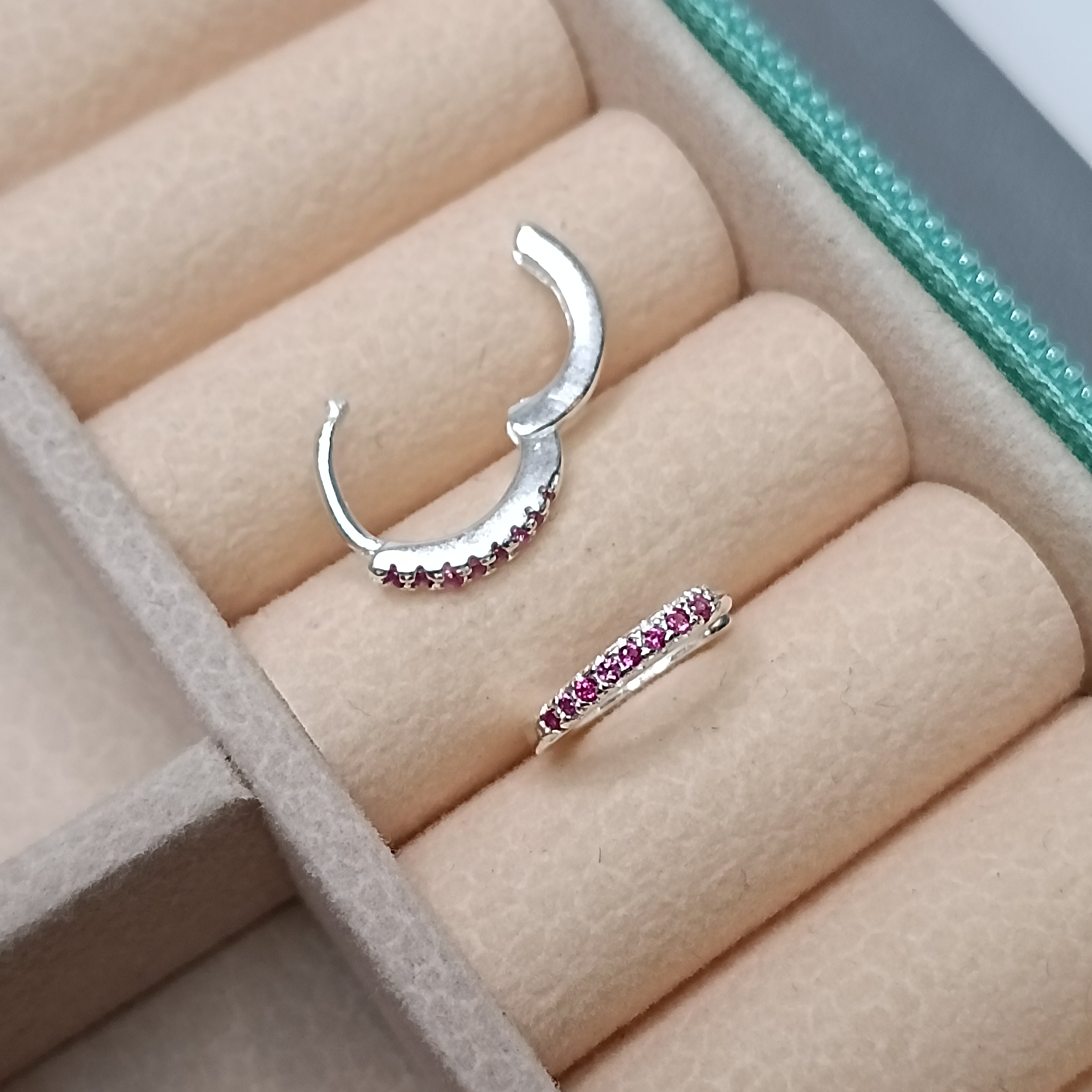Brinco De Prata Argola Click Cravejada 2mm M Zirconia Rosa