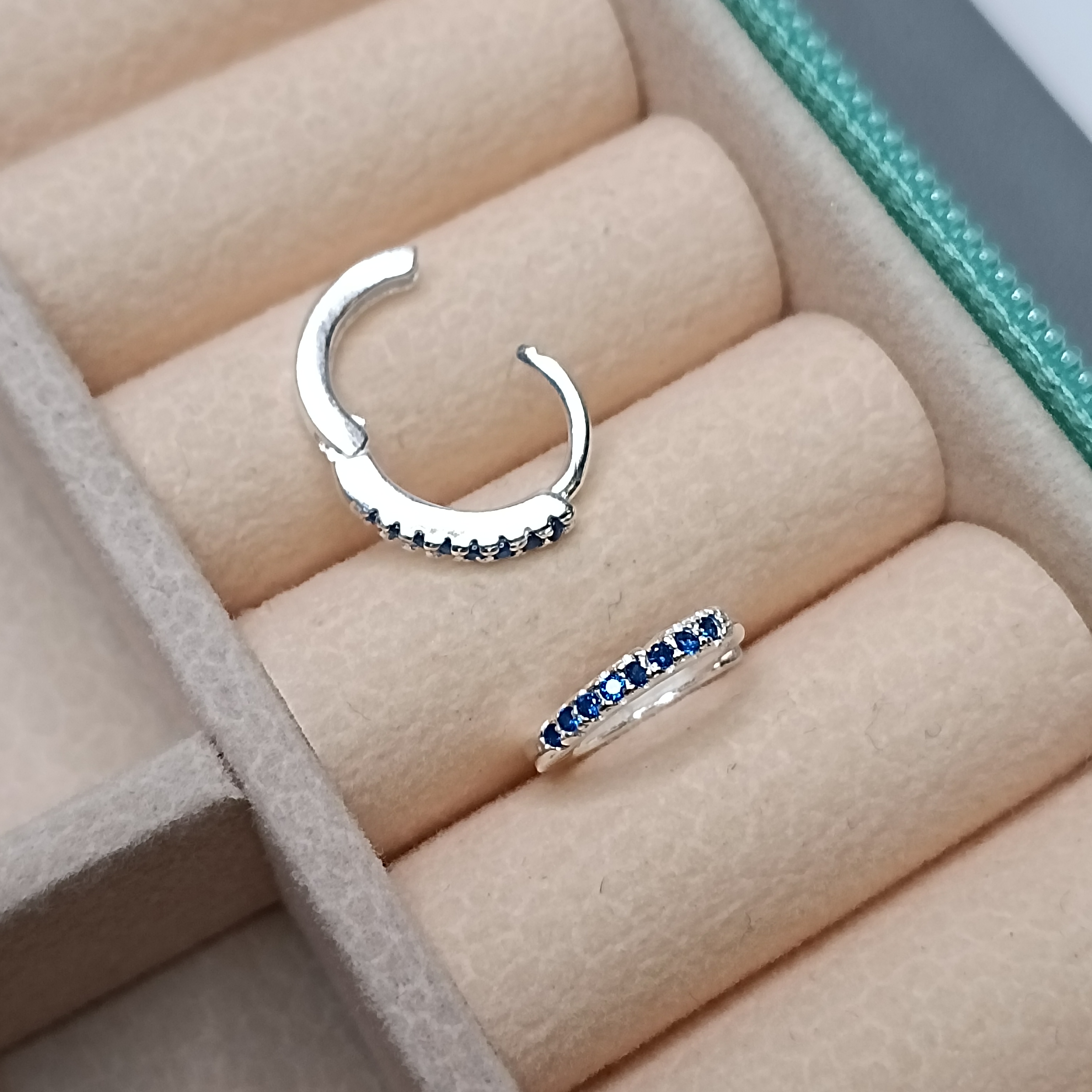 Brinco De Prata Argola Click Cravejada 2mm M Zirconia Azul