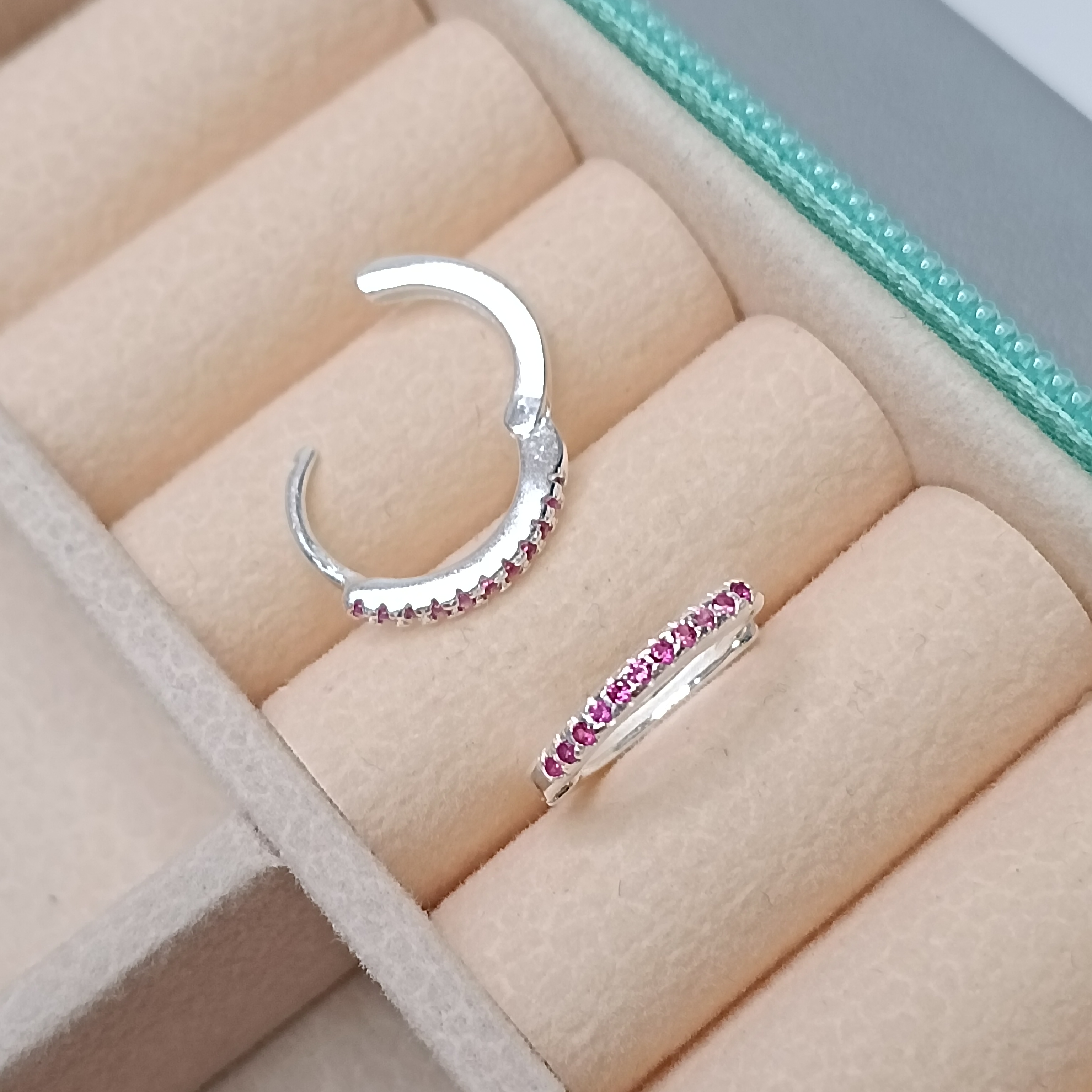 Brinco De Prata Argola Click Cravejada 2mm G Zirconia Rosa